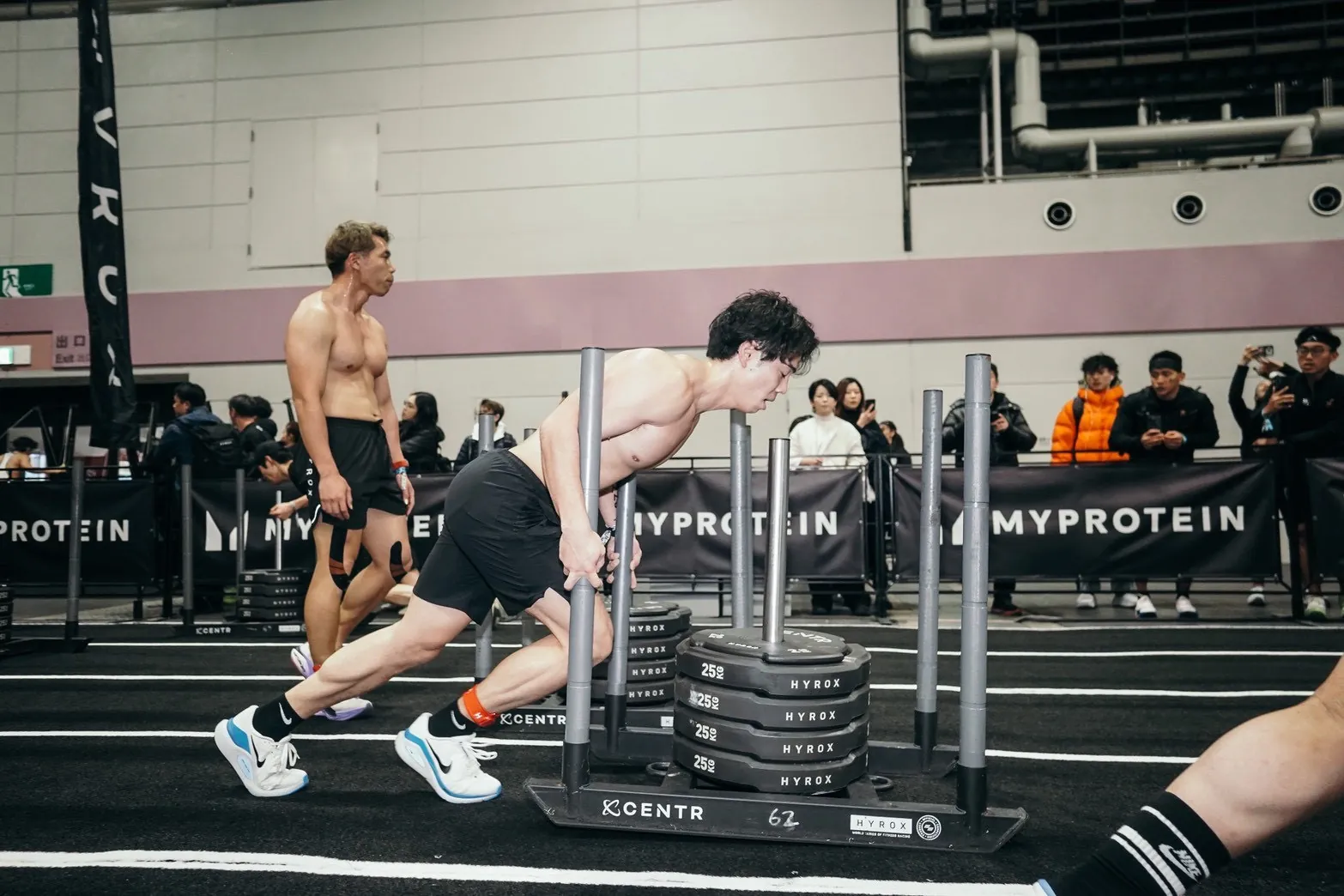 HYROXの種目「スレッドプッシュ」（Sled Push）